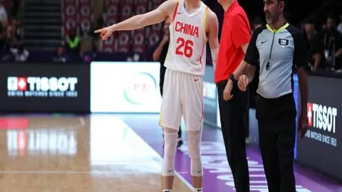 何岳基全国举重锦标赛67公斤级摘得两金一银佳绩。