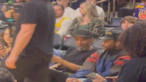 凯尔特人团队协作默契，宛如篮球传球高手，轻松得分赢得魔术师赞誉